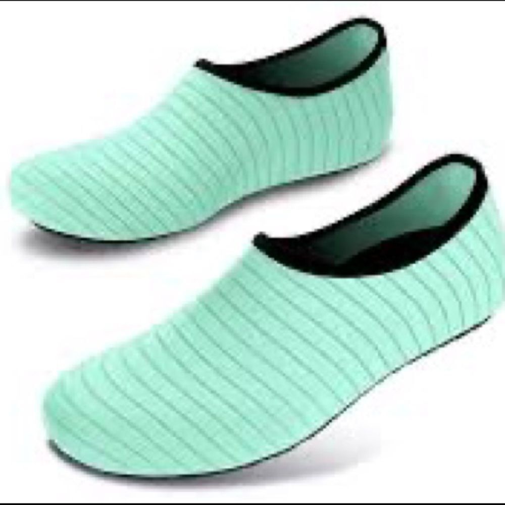 Lily Women’s Aqua Water Socks Shoes sz L NEW #Bag 20-EE